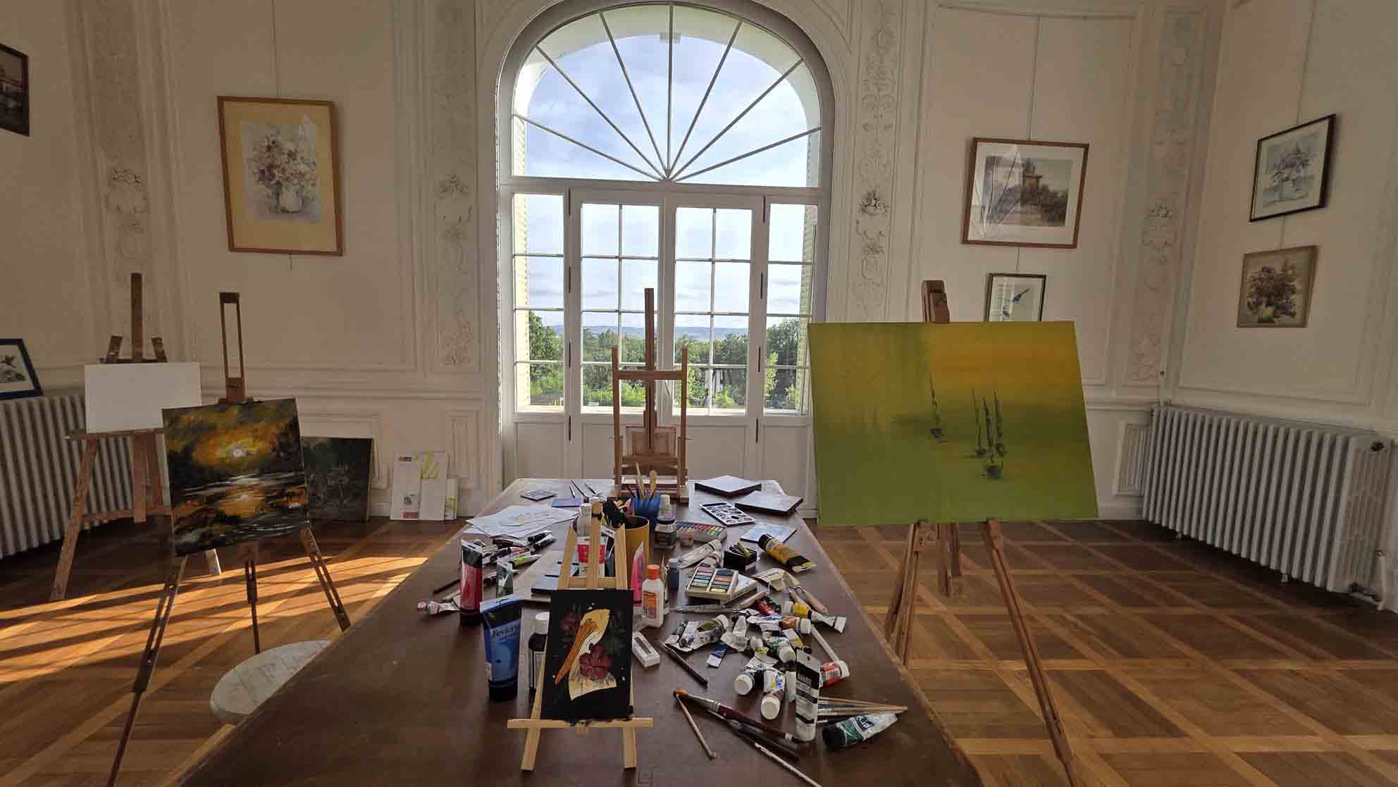 Atelier de peinture lumineux au Château de Pourpry (près de Toulouse, sud-ouest de la France)