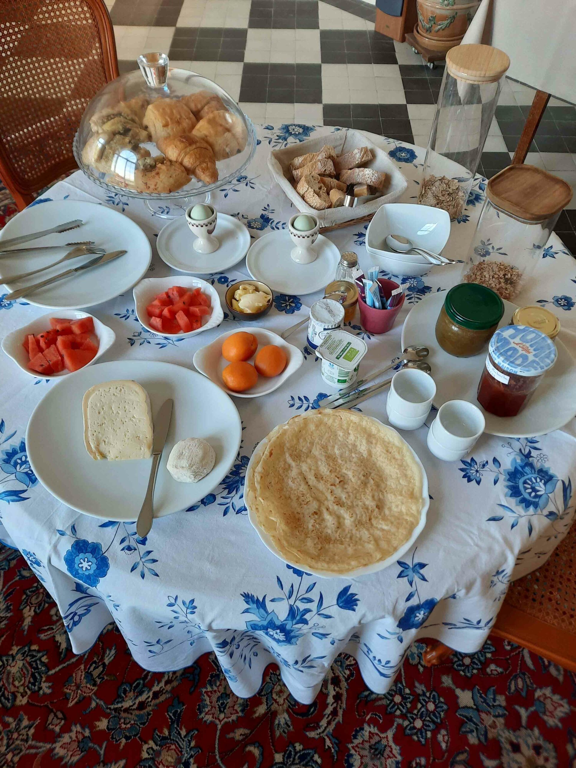 Petit déjeuner continental au Château de Pourpry